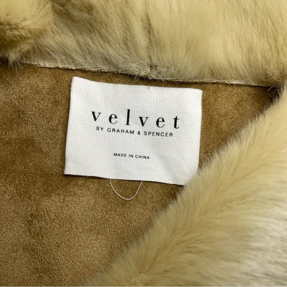 Velvet by Graham & Spencer Cream/Tan Faux Fur Vest size Small - Picture 4 of 9